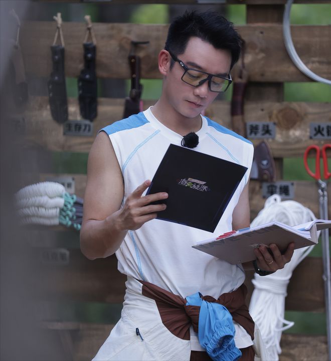 对战徐志胜颜安野外做床失败到崩溃AG真人《嗨放派4》郑恺苗苗夫妻(图8)