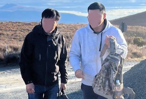 困1人不幸丧命!“这样徒步风险极大”AG真人百家家乐平台4名中国游客被(图4) 困1人不幸丧命!“这样徒步风险极大”AG真人百家家乐平台4名中国游客被(图4)