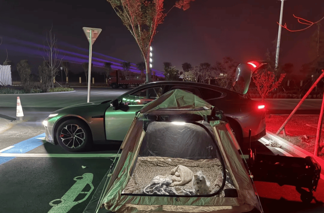 国庆期间年轻人旅行掀起“帐篷过夜”热潮AG真人百家家乐app不住酒店住帐篷!(图3) 国庆期间年轻人旅行掀起“帐篷过夜”热潮AG真人百家家乐app不住酒店住帐篷!(图3)